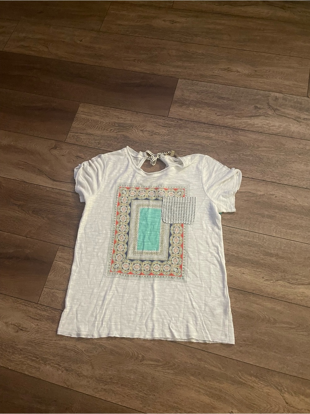 Democracy White Knit Tee with Beige Tag Detail